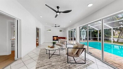 2401 Roberta Ln in Clearwater, FL - Building Photo - Building Photo