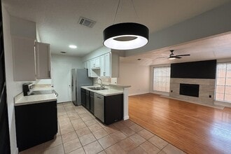 2700 Clemson Cir, Unit B in Rowlett, TX - Building Photo - Building Photo
