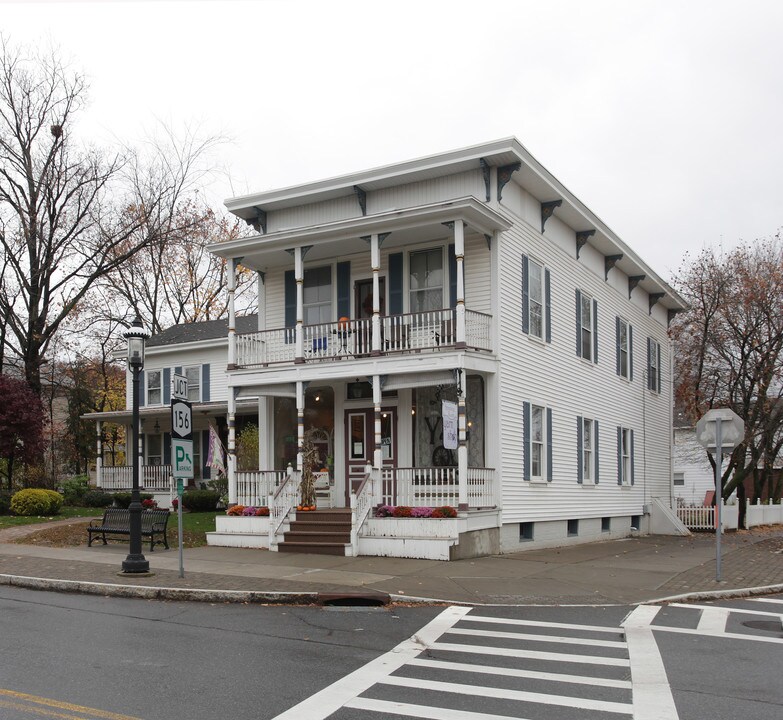 190 Main St in Altamont, NY - Building Photo