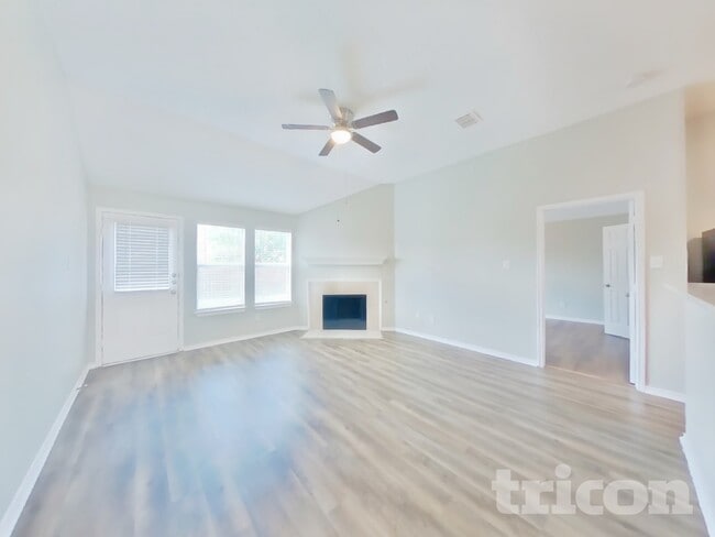 2000 Natchez Dr in Forney, TX - Foto de edificio - Building Photo