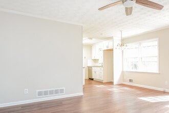 4136 Moore Rd in Ellenwood, GA - Foto de edificio - Building Photo