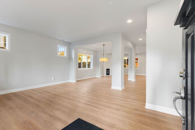 11722 NE 112th St in Kirkland, WA - Building Photo - Building Photo