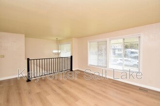 9408 Turnpike Ln in Sandy, UT - Building Photo - Building Photo