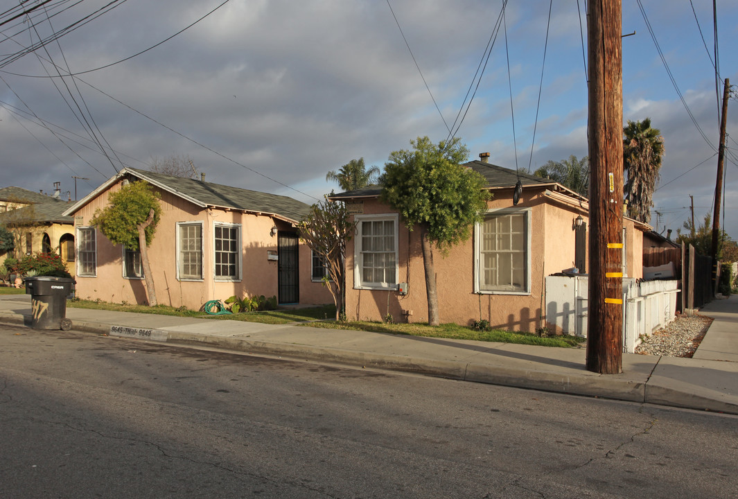 9645-9649 Park St in Bellflower, CA - Foto de edificio