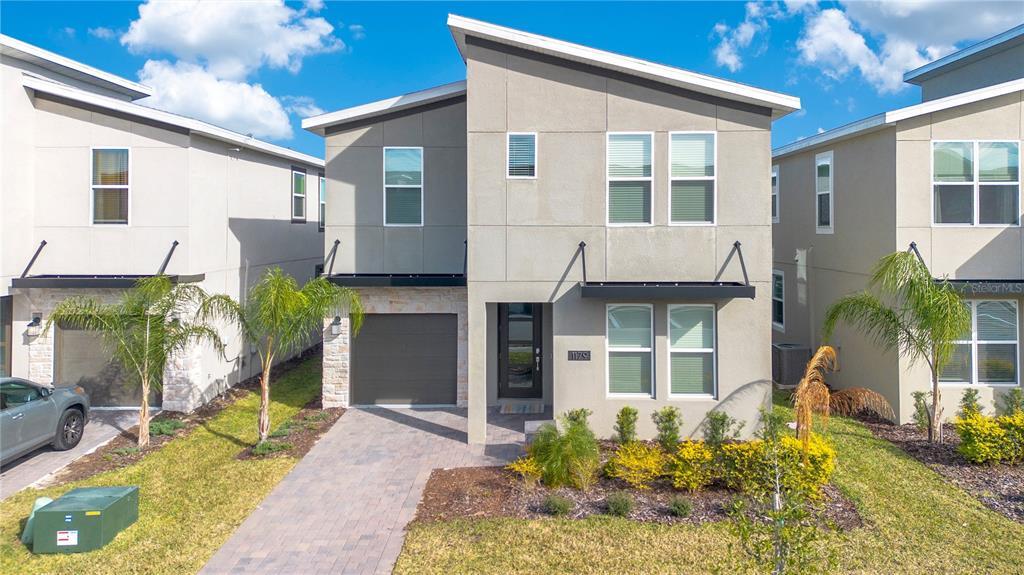 1179 Kingsbarn St in Davenport, FL - Building Photo