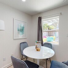 321 E 8th St in Dallas, TX - Building Photo - Building Photo