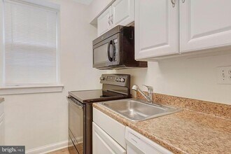 22 S Old Glebe Rd in Arlington, VA - Building Photo - Building Photo