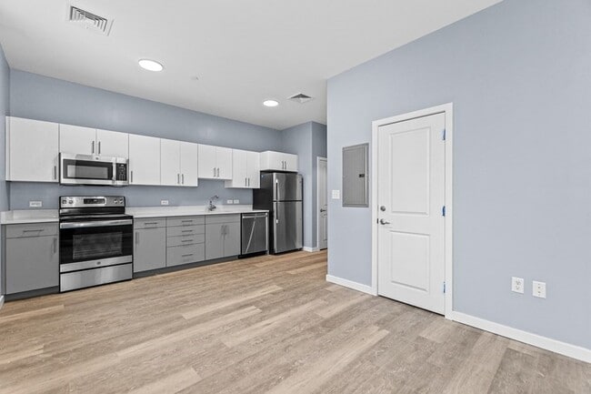 30 Beacham St, Unit 306 in Everett, MA - Foto de edificio - Building Photo