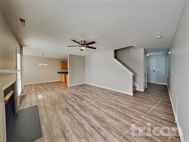 685 Winners Point in Whitsett, NC - Foto de edificio - Building Photo