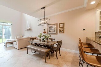 106 Renaissance Dr in West Palm Beach, FL - Foto de edificio - Building Photo