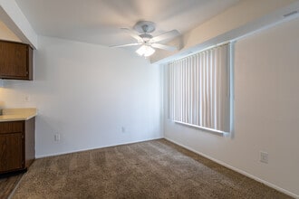 Aspen Creek Apartments in New Baltimore, MI - Foto de edificio - Interior Photo
