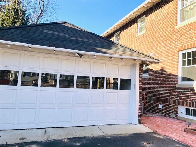 2 Raymond St in Lexington, MA - Building Photo - Building Photo
