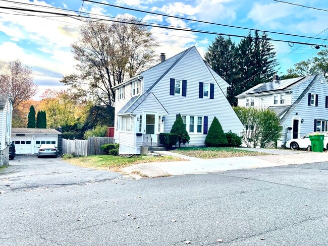 55 Bronx Ave in Waterbury, CT - Building Photo - Building Photo