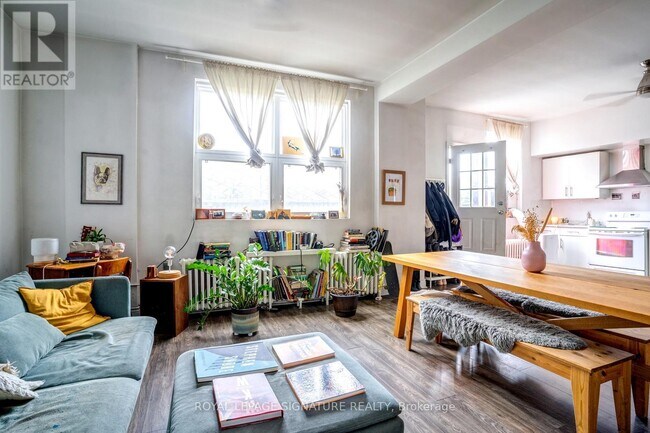 926 King St W in Toronto, ON - Building Photo - Building Photo