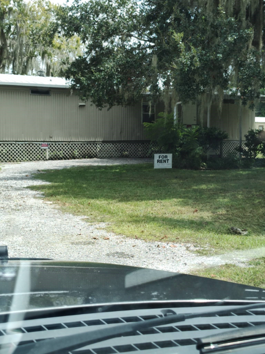 20465 1st St in McIntosh, FL - Building Photo