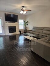 422 Live Oak Pass in Loganville, GA - Building Photo - Building Photo