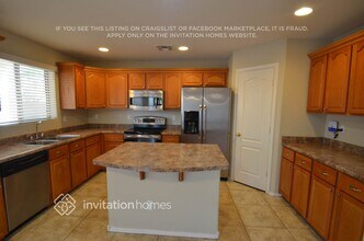 8323 S 48th Ln in Phoenix, AZ - Foto de edificio - Building Photo