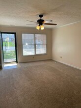 108 Croghan Way in Vine Grove, KY - Foto de edificio - Building Photo