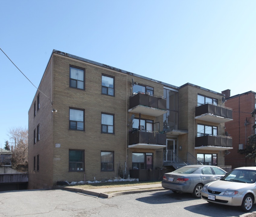 2605 Keele St in Toronto, ON - Building Photo