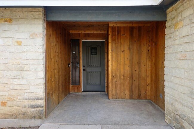 6901 Shannon Dr in Austin, TX - Building Photo - Building Photo