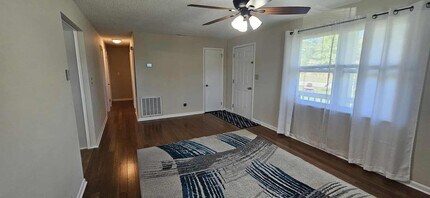 800 St James Church Rd in Newton, NC - Building Photo - Building Photo