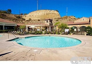 2892 Villas Way in San Diego, CA - Building Photo - Building Photo