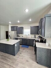 1018 S Benchmark Ln in Fayetteville, AR - Building Photo - Building Photo