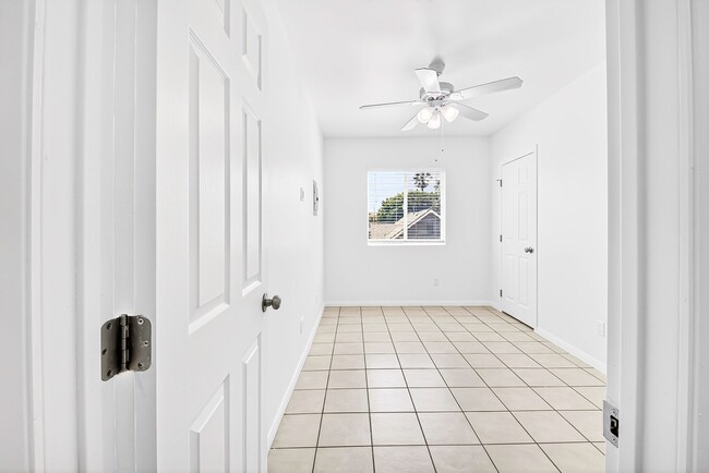 319 Hermosa Ave, Unit 14 in Long Beach, CA - Building Photo - Building Photo