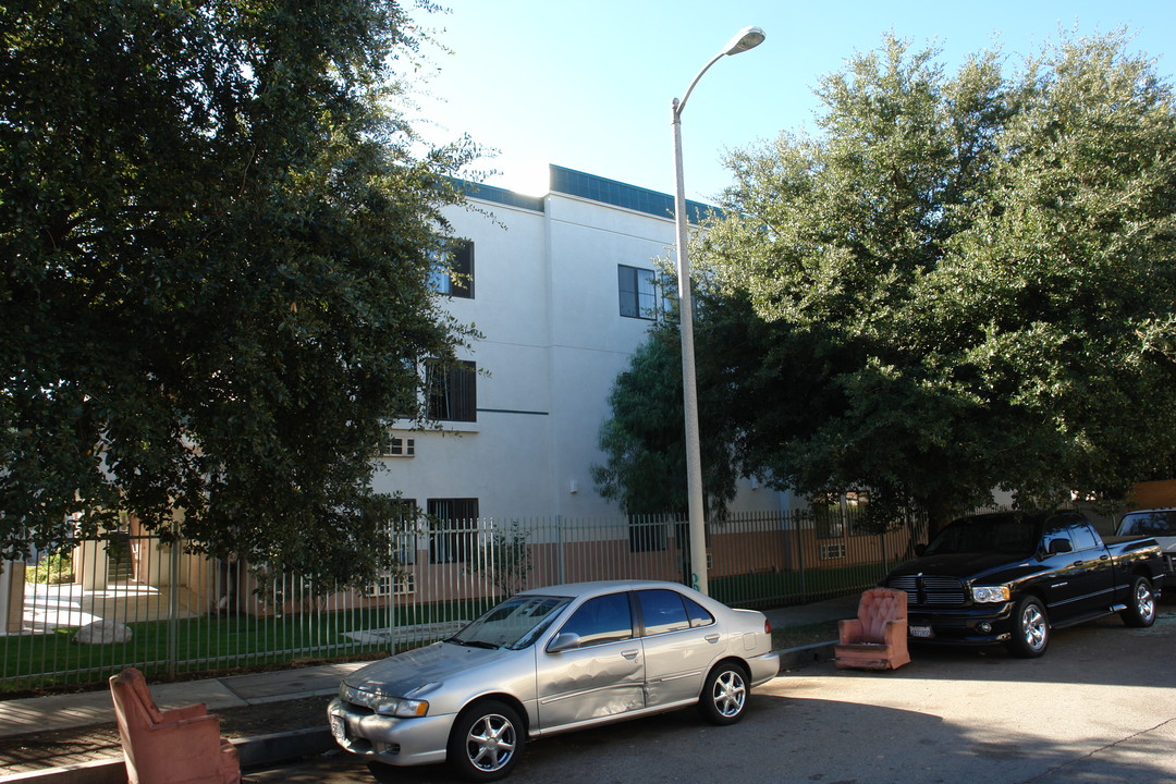 Ridgeview Manor in Panorama City, CA - Building Photo