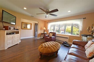 3918 Berger Ave in Bethpage, NY - Building Photo - Building Photo