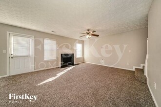 6496 Snowden Dr in Atlanta, GA - Foto de edificio - Building Photo