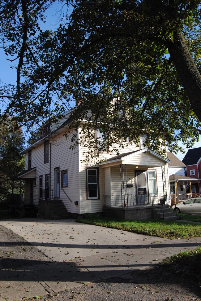 232 Hewitt W Ave, Unit 2