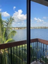 5650 W 26th Ct in Hialeah, FL - Building Photo