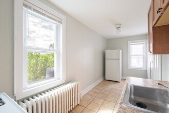 1327 1st St in Rensselaer, NY - Building Photo - Building Photo