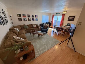 2018 Oakland in Milwaukee, WI - Building Photo - Building Photo