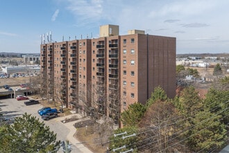 383 Albert St in Waterloo, ON - Building Photo - Building Photo