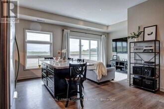 555 William Graham Dr in Aurora, ON - Building Photo - Building Photo