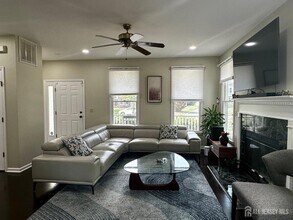 25 Knight Dr E in Plainsboro, NJ - Building Photo - Building Photo