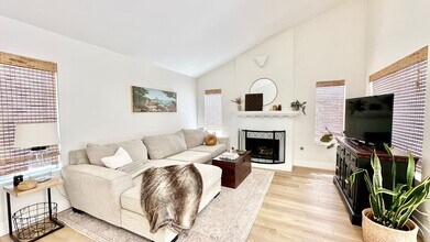 3568 Papaya Way in Oceanside, CA - Building Photo - Building Photo