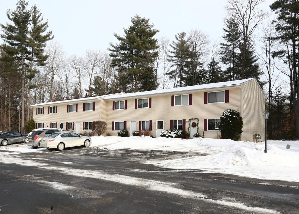 Fairground Village in Ballston Spa, NY - Foto de edificio