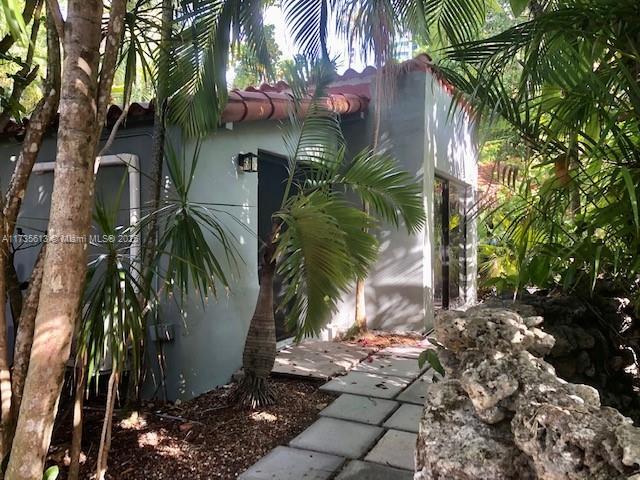 25 SW 18th Rd in Miami, FL - Building Photo