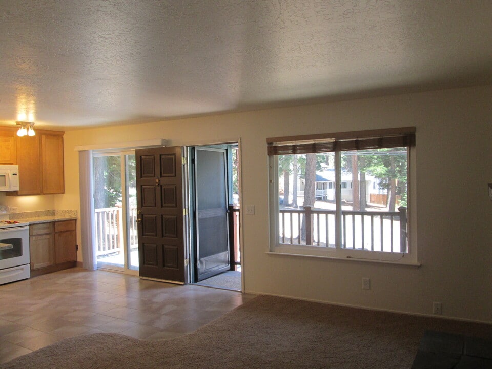 611 Village Blvd, Unit Village Highland Apartmen in Incline Village, NV - Building Photo