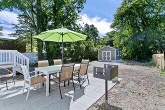 221 W Queen St in Hampton, VA - Foto de edificio - Building Photo