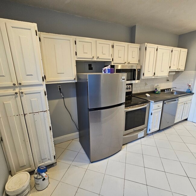 48 Strathmore Rd, Unit 43 in Boston, MA - Foto de edificio - Building Photo