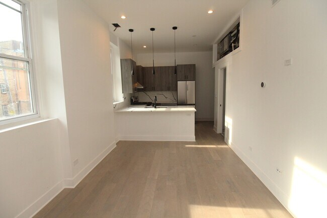 1236 W Hubbard St in Chicago, IL - Building Photo - Building Photo