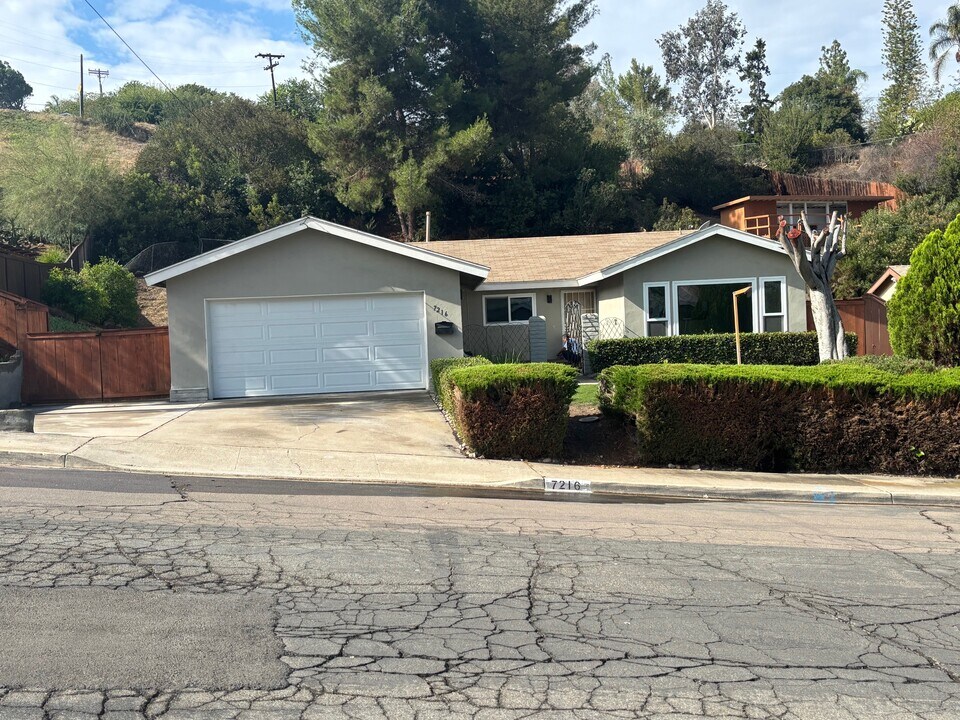 7216 Keighley St in San Diego, CA - Building Photo
