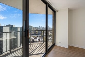 3660 N Lake Shore Dr in Chicago, IL - Building Photo - Building Photo