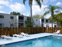 Peppertree Apartments in Ft. Myers, FL - Foto de edificio - Building Photo