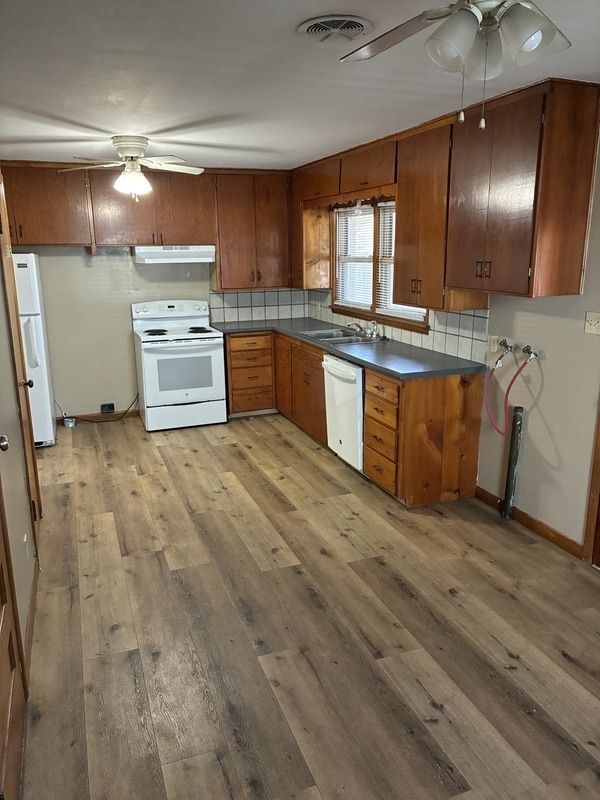 77 Faircrest Dr in Hutchinson, KS - Building Photo - Building Photo