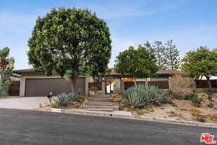 3235 Steven Dr in Los Angeles, CA - Building Photo